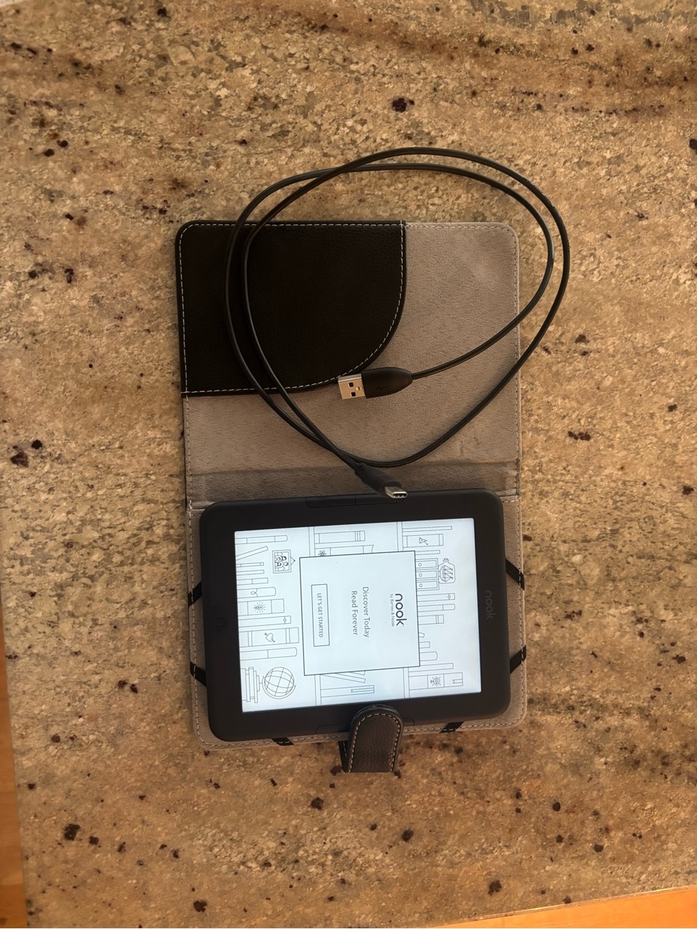 Nook E-Reader in with USB Cable and case